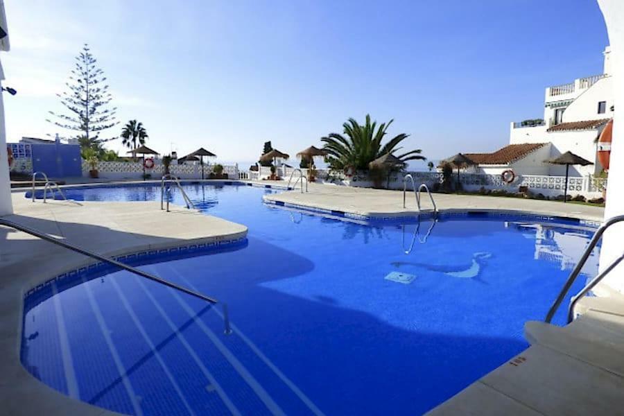 Hotel Bajamar Ancladero Playa Nerja Bagian luar foto