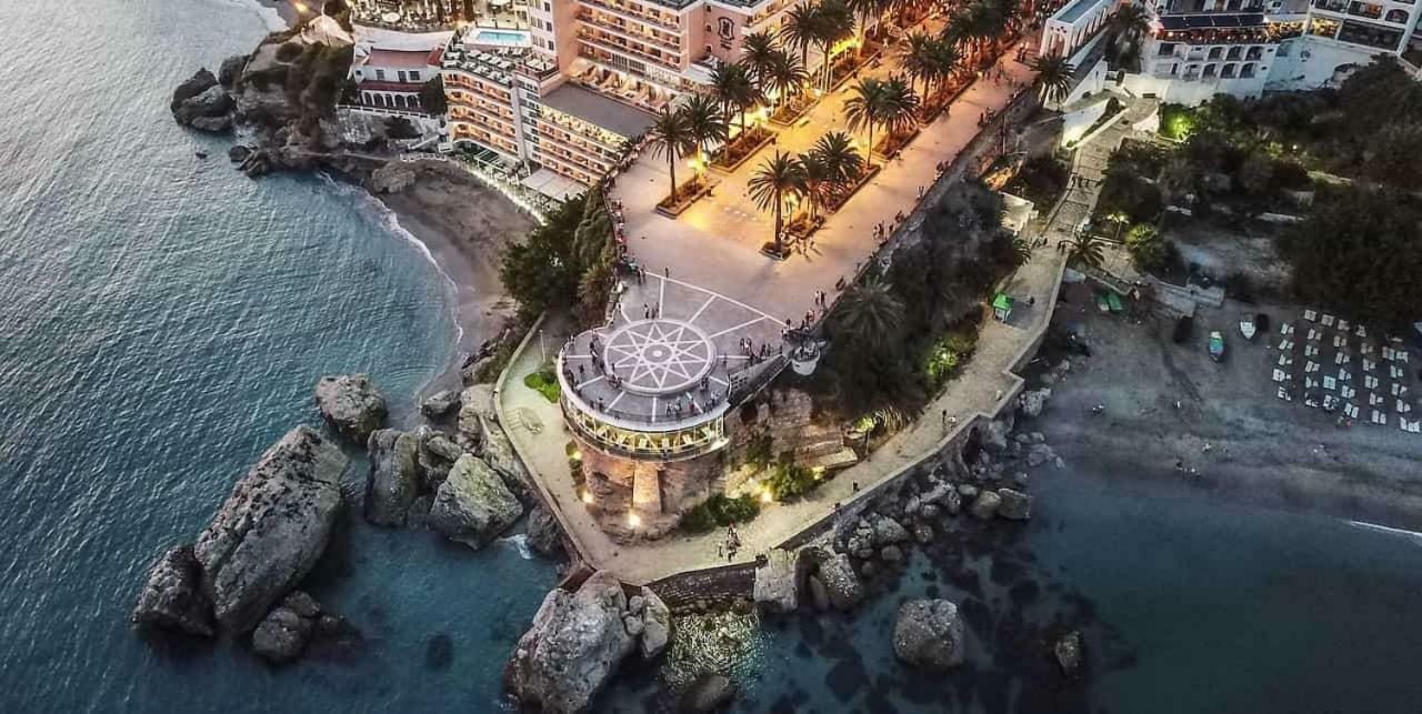 Hotel Bajamar Ancladero Playa Nerja Bagian luar foto