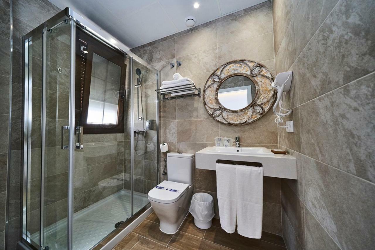 Hotel Bajamar Ancladero Playa Nerja Bagian luar foto